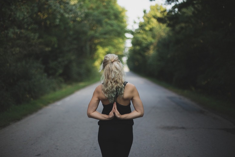 El yoga te aporta beneficios físicos y mentales.